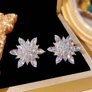 Shiny Crystal Decorative Flower Earring for women